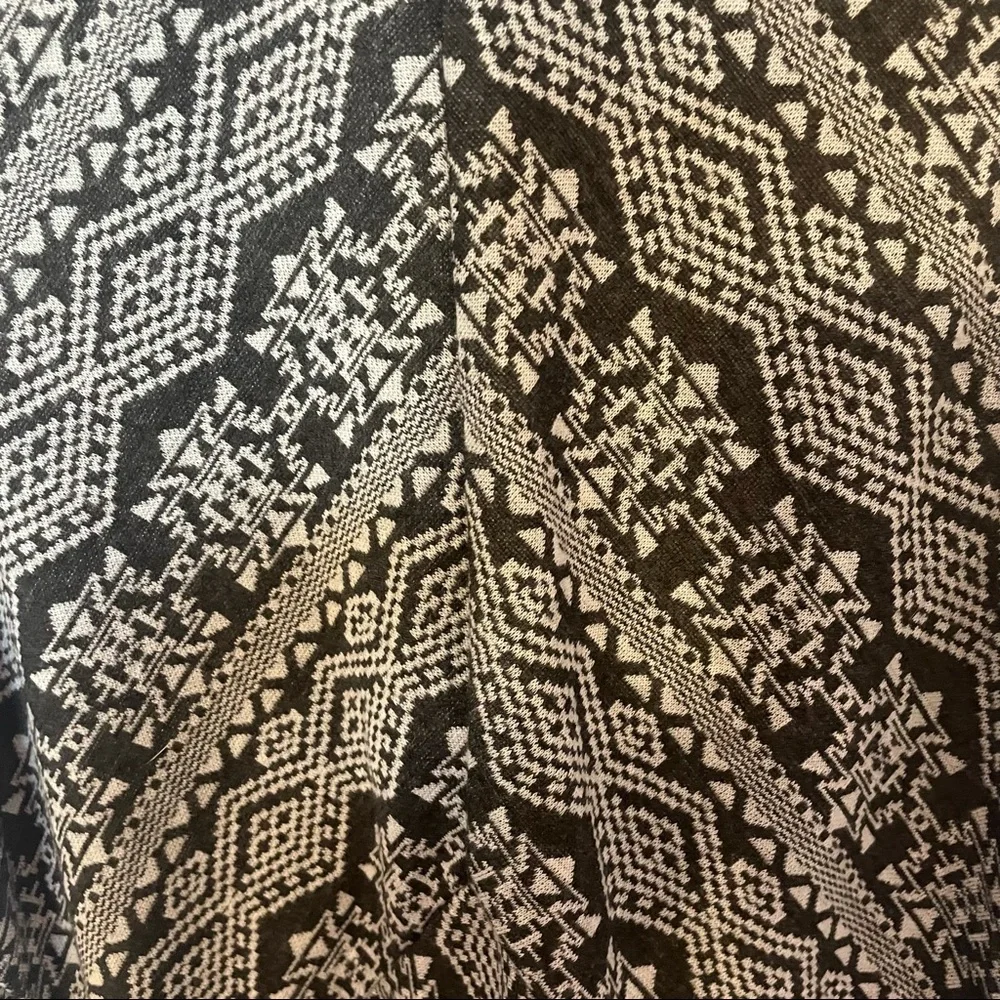 High-Neck Geometric Pattern Dress - Picture 2 of 7